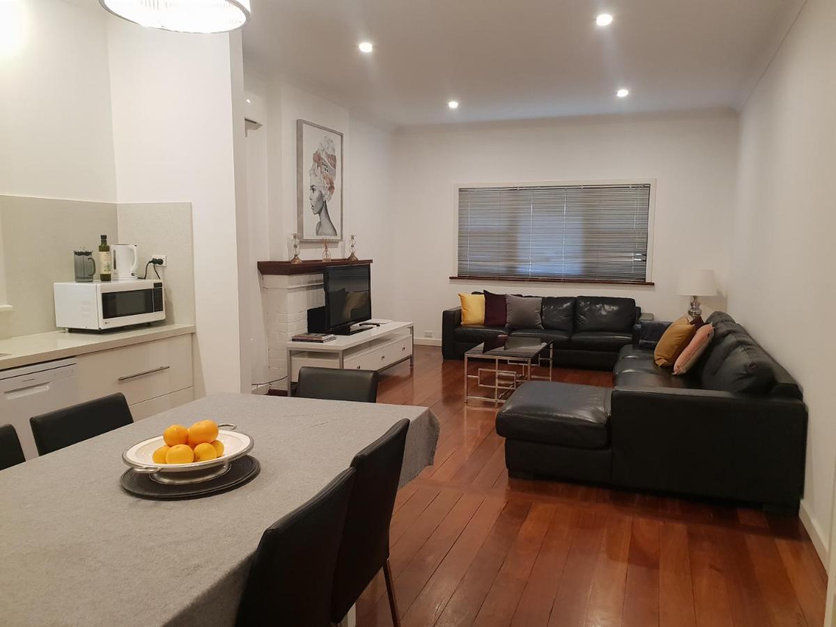 Leisurely Manor - Spacious Three Bedroom Home In Fremantle Buitenkant foto
